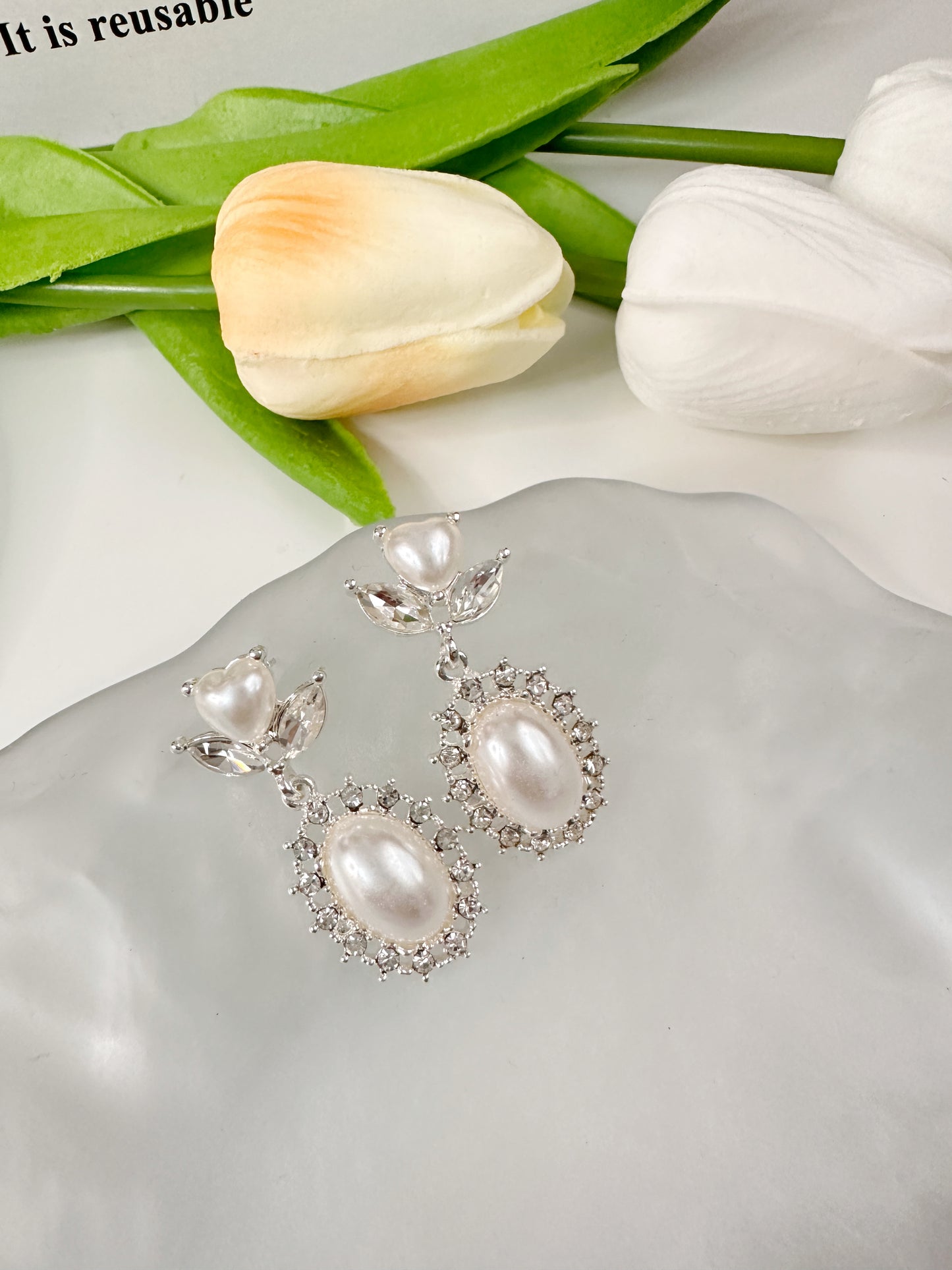 Gentle White Moonlight Temperament Pearl Lady Style Rhinestone French Retro Hong Kong Style Earrings