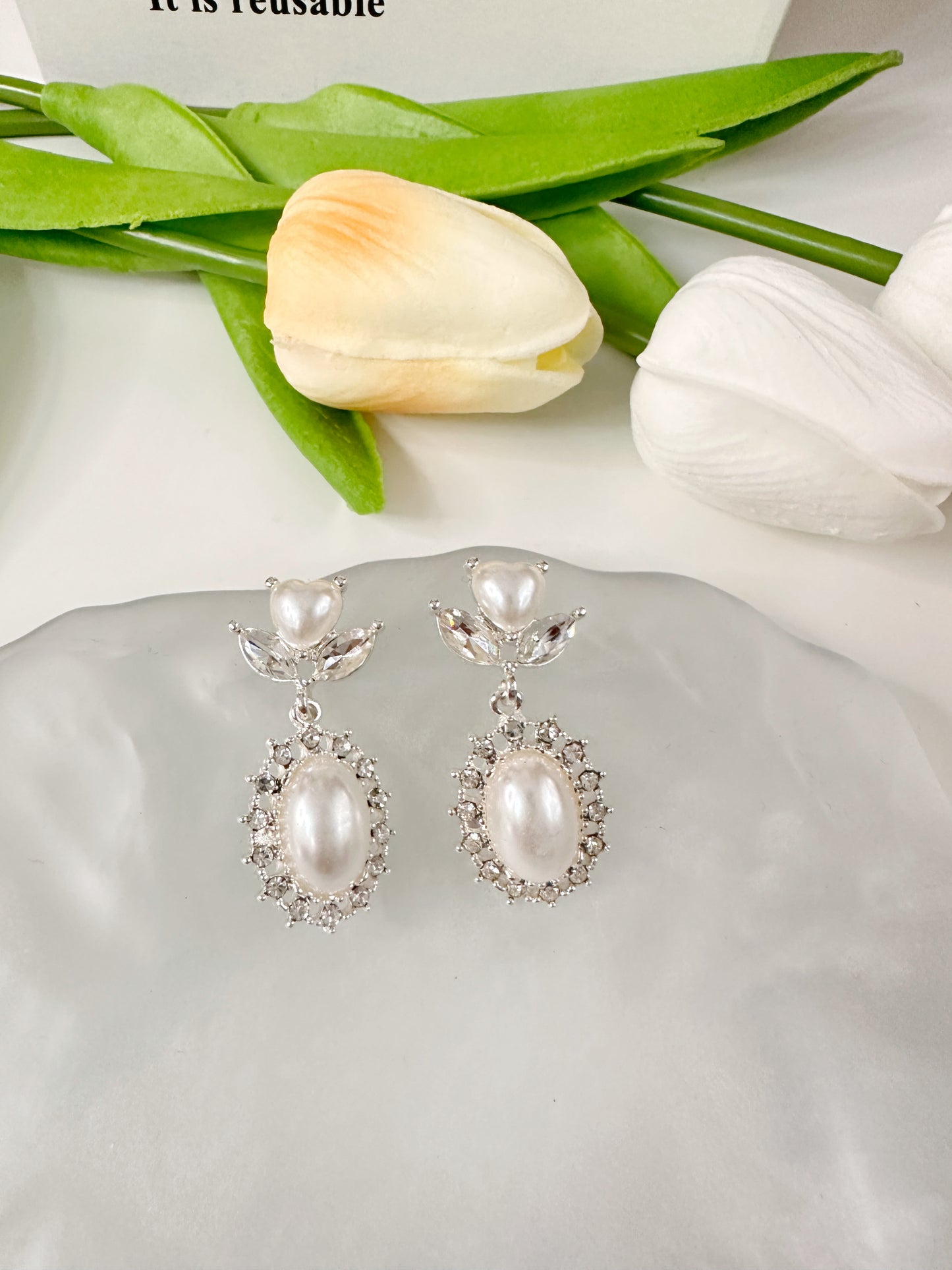 Gentle White Moonlight Temperament Pearl Lady Style Rhinestone French Retro Hong Kong Style Earrings
